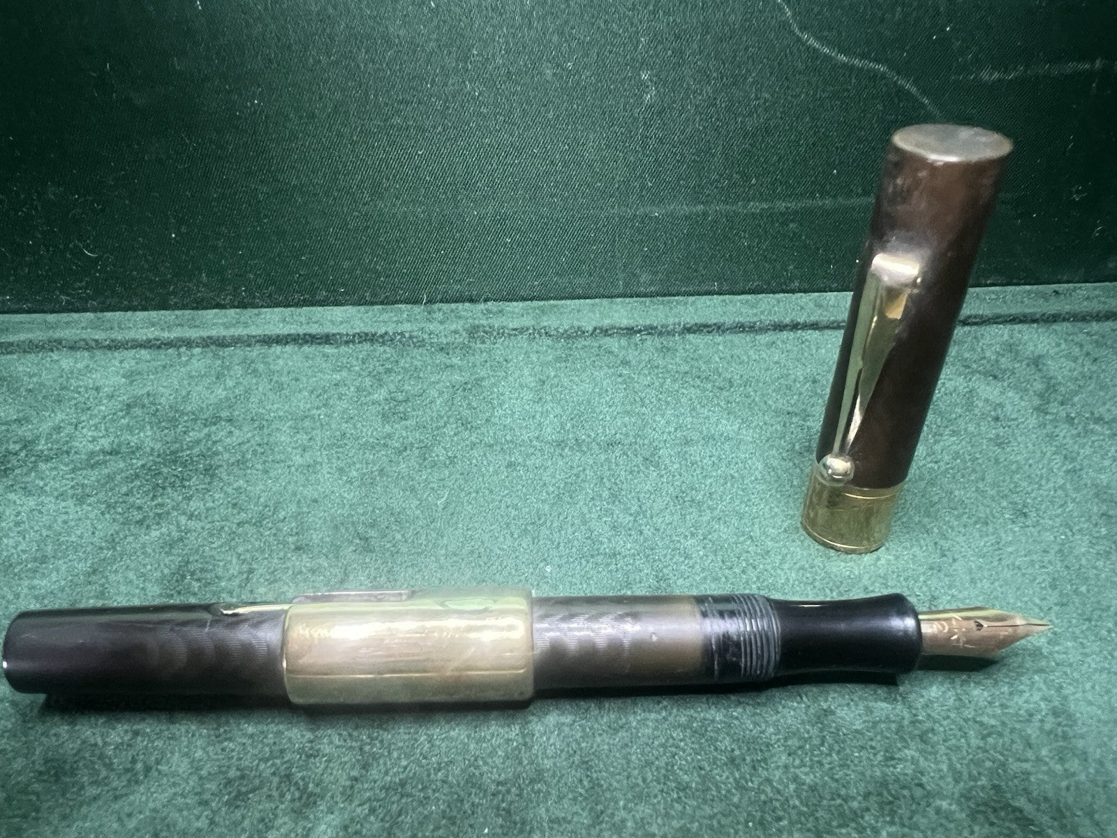Lápiz Pluma Fuente Ebonita Cincelado de Palanca Nib Y Borde Oro 14K Vintage