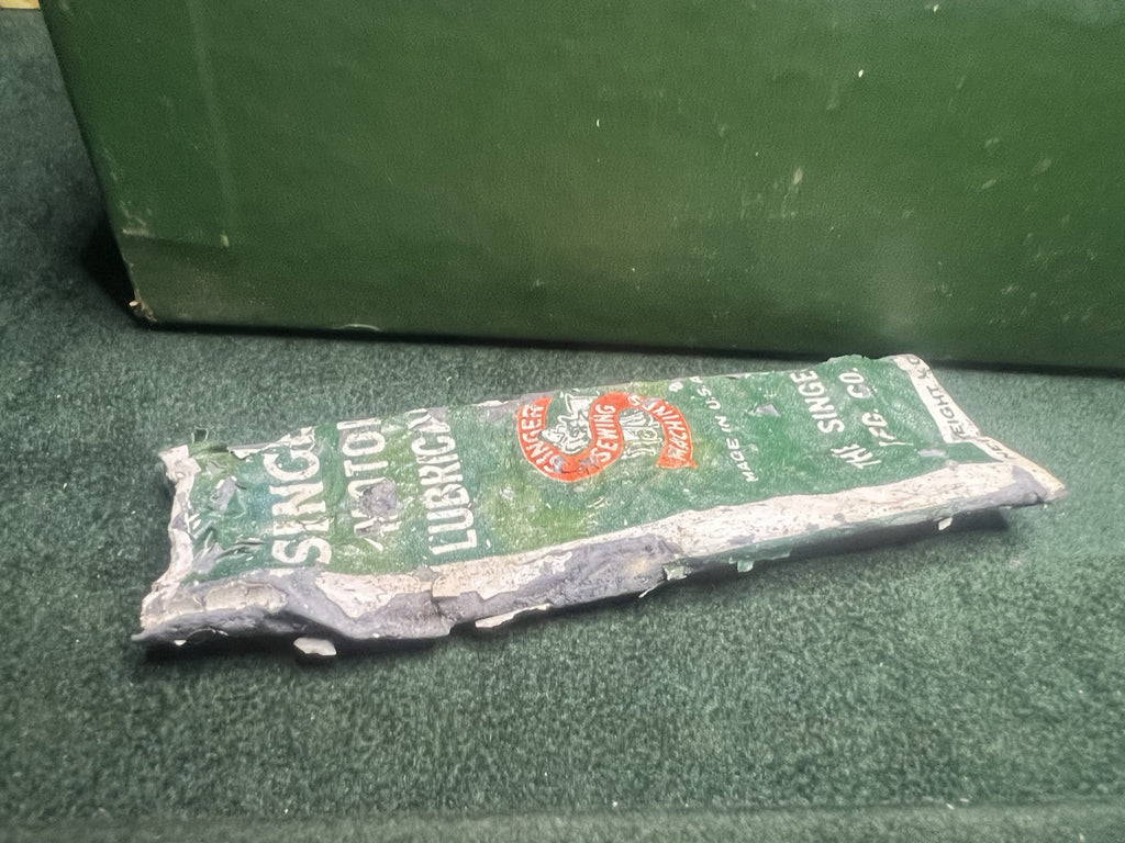 🔴 SINGER Nähmaschinenzubehör 1600809 mit Vintage-Schmierstoffbox 