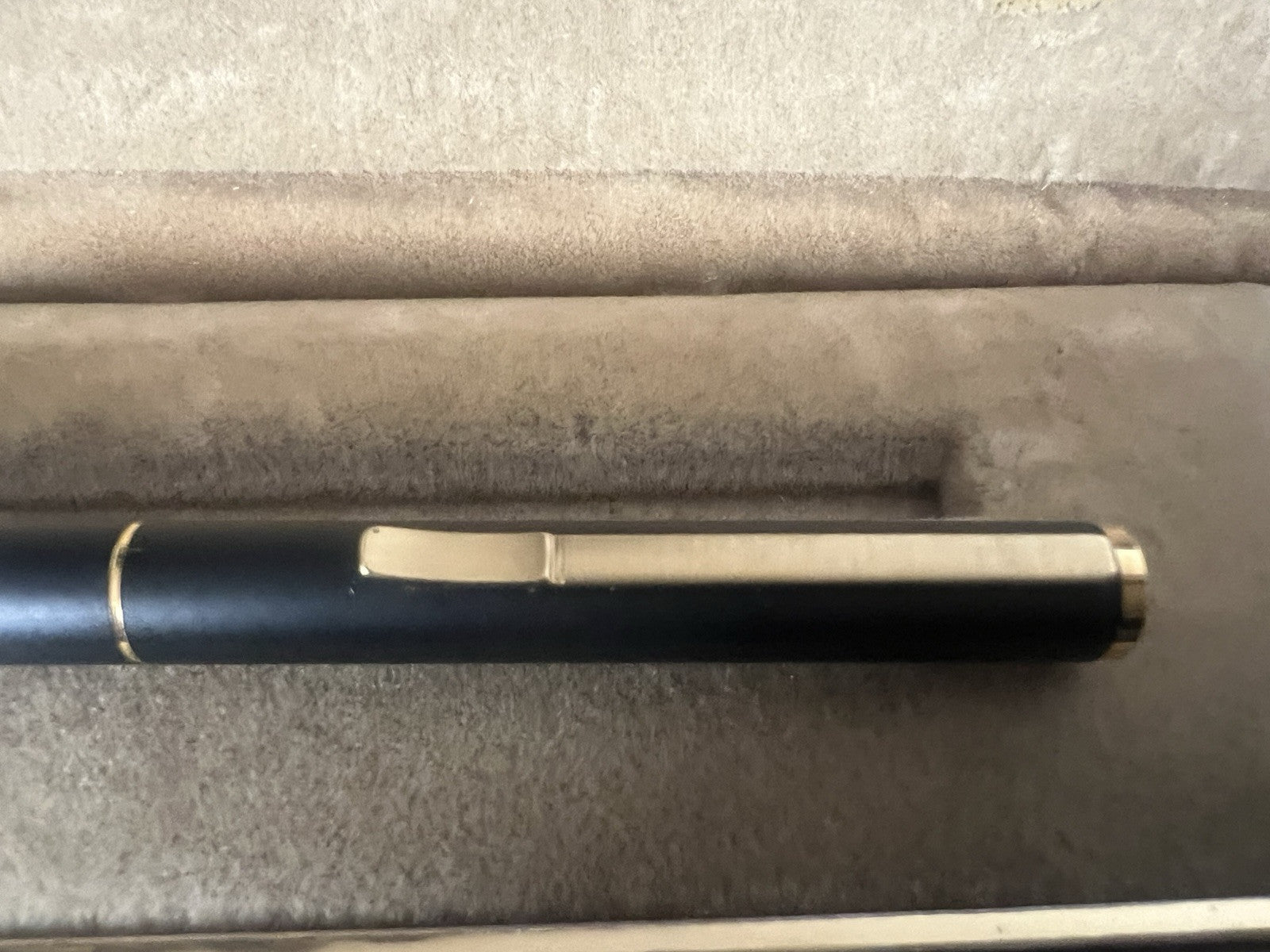 Aurora Stylo-Plume Sphère Hastil Retractable Laque Noire Écrit Nouvelle B 