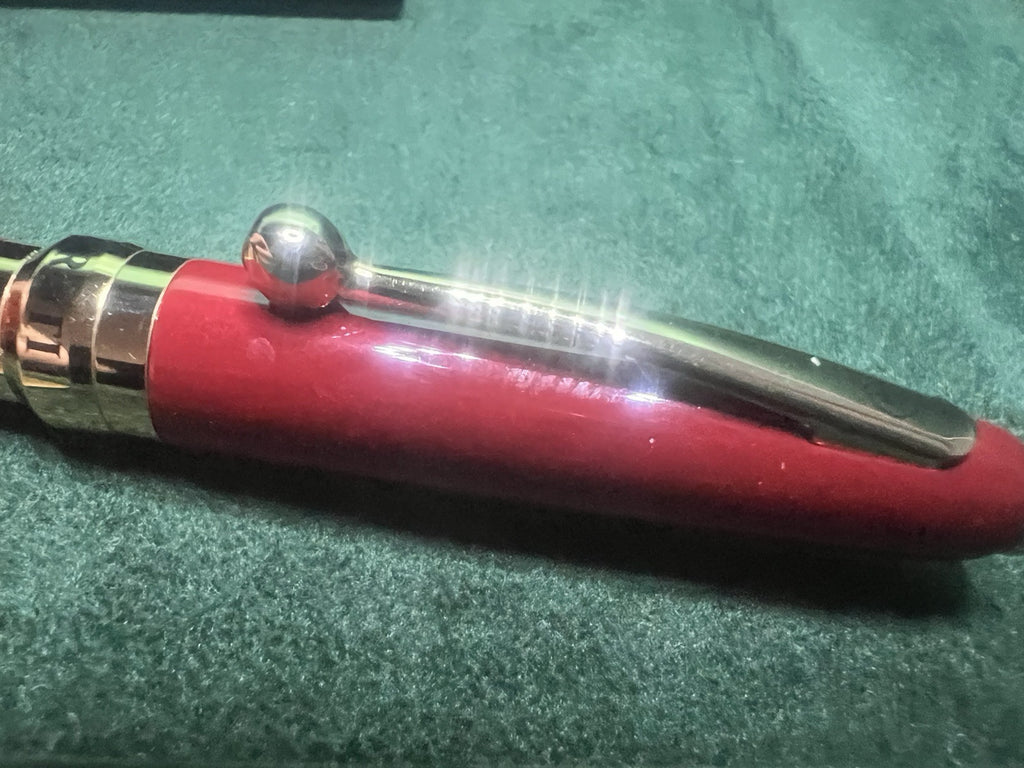 🔴 MASERATI penna sfera lacca rossa bordeaux a rotazione scrive mai usata