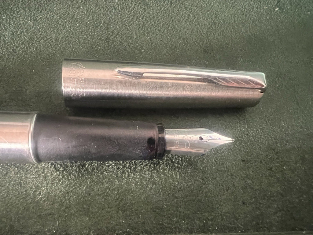 🔴 PARKER FRONTIER Chrom-Patronenfüller mit M-Feder schreibt 