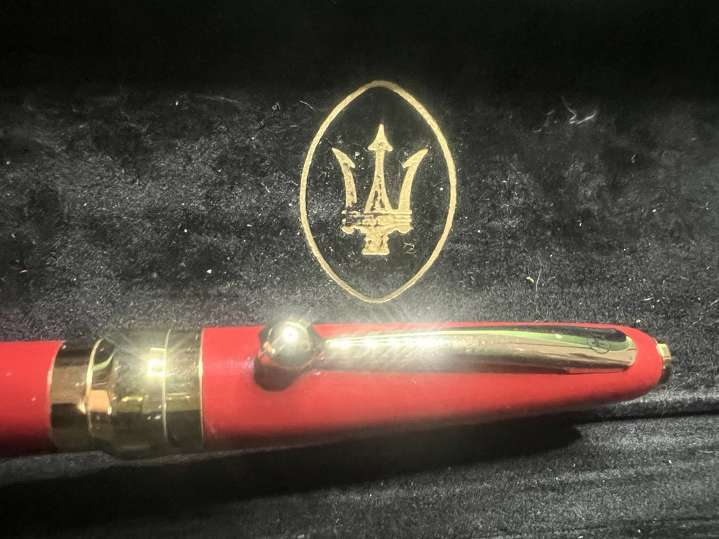 🔴 MASERATI penna sfera lacca rossa bordeaux a rotazione scrive mai usata