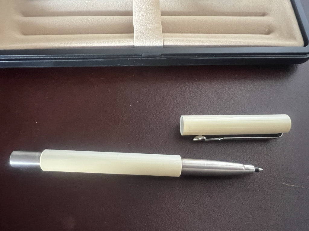 🔴 PARKER Vector Füllfederhalter und weißer Kugelschreiber schreiben im Vintage-Stil 
