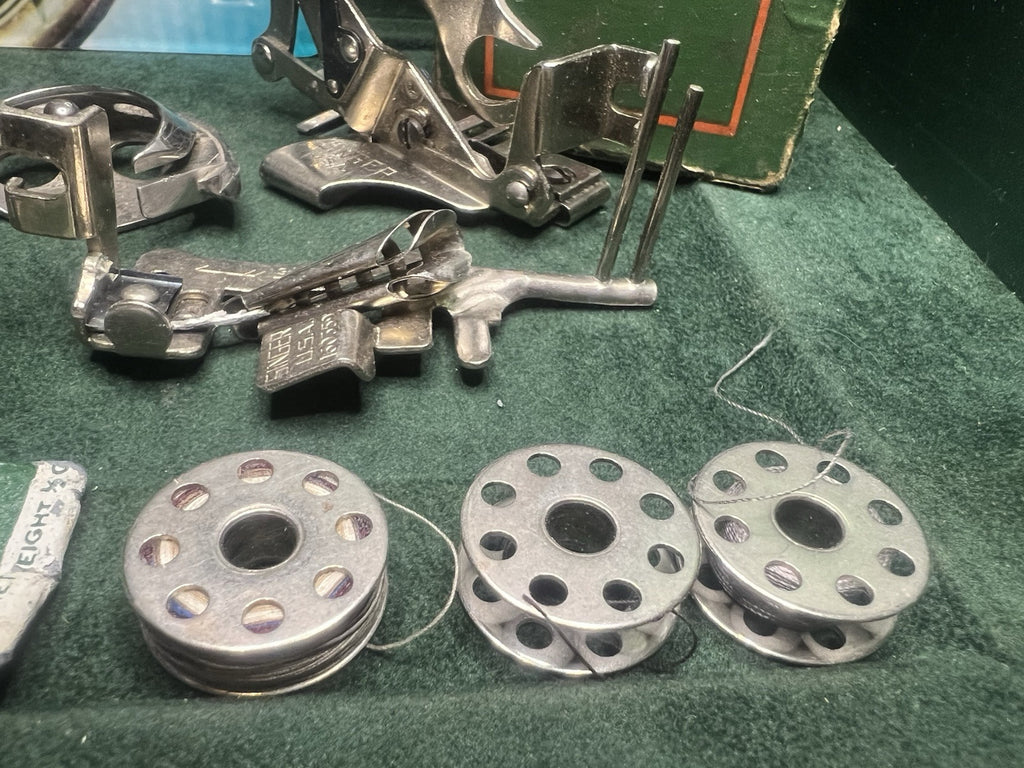 🔴 SINGER Nähmaschinenzubehör 1600809 mit Vintage-Schmierstoffbox 