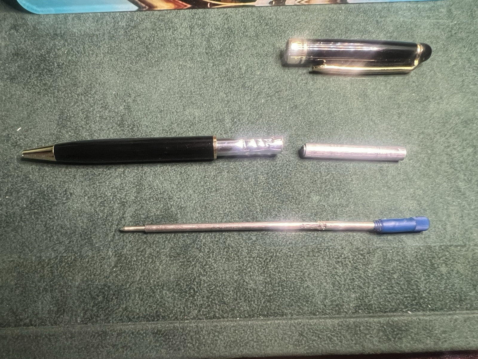 🔴 JHON STERLING Kugelschreiber, schwarzer Lack, goldene Profile, Kolibri-Garantiebox 