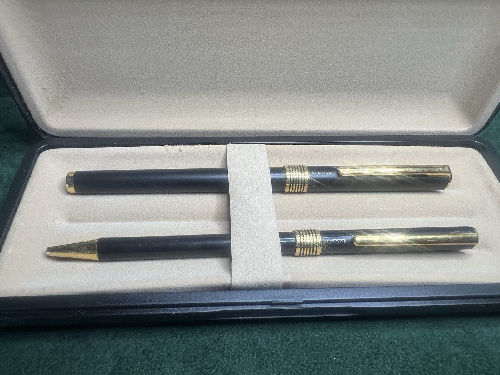 Aurora Stylo-Plume Stylo à Plume Et Sphère Laque Noire de Collection They write 