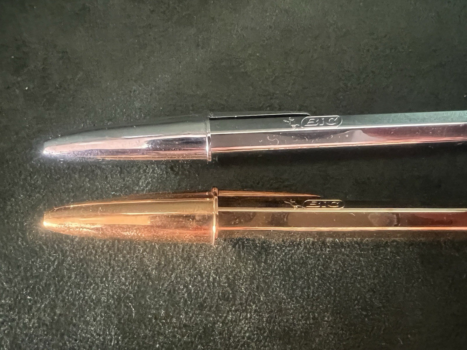 Stylo BIC Celebration Chromé Et Doré Écrit Avec Étui 2 STYLOS