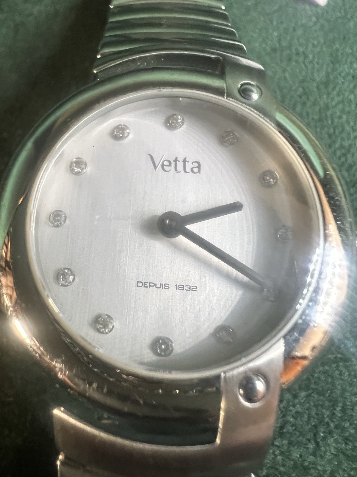 VETTA Horloge Femme Indices Diamants VW0088 Quartz Neuf Avec Étiquettes 
