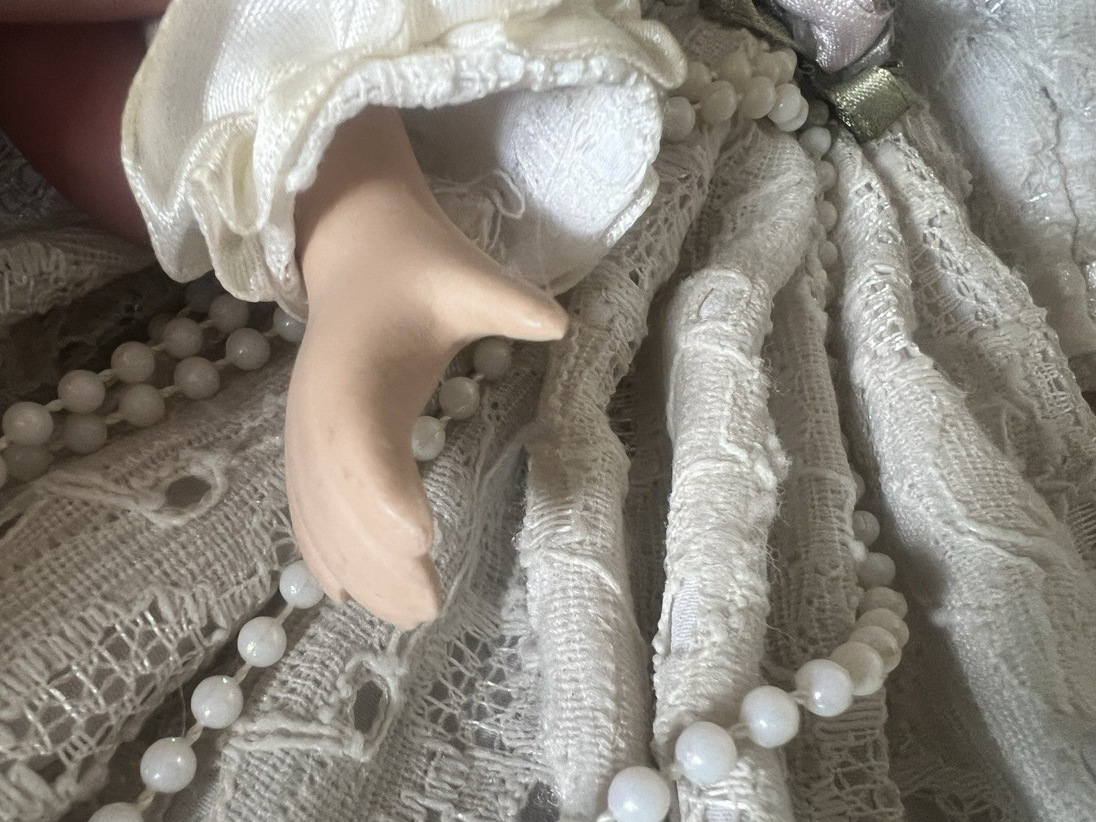Poupée Porcelaine Robe Dentelle Avec Yeux Bleus Boucles Blondes Vintage H 53