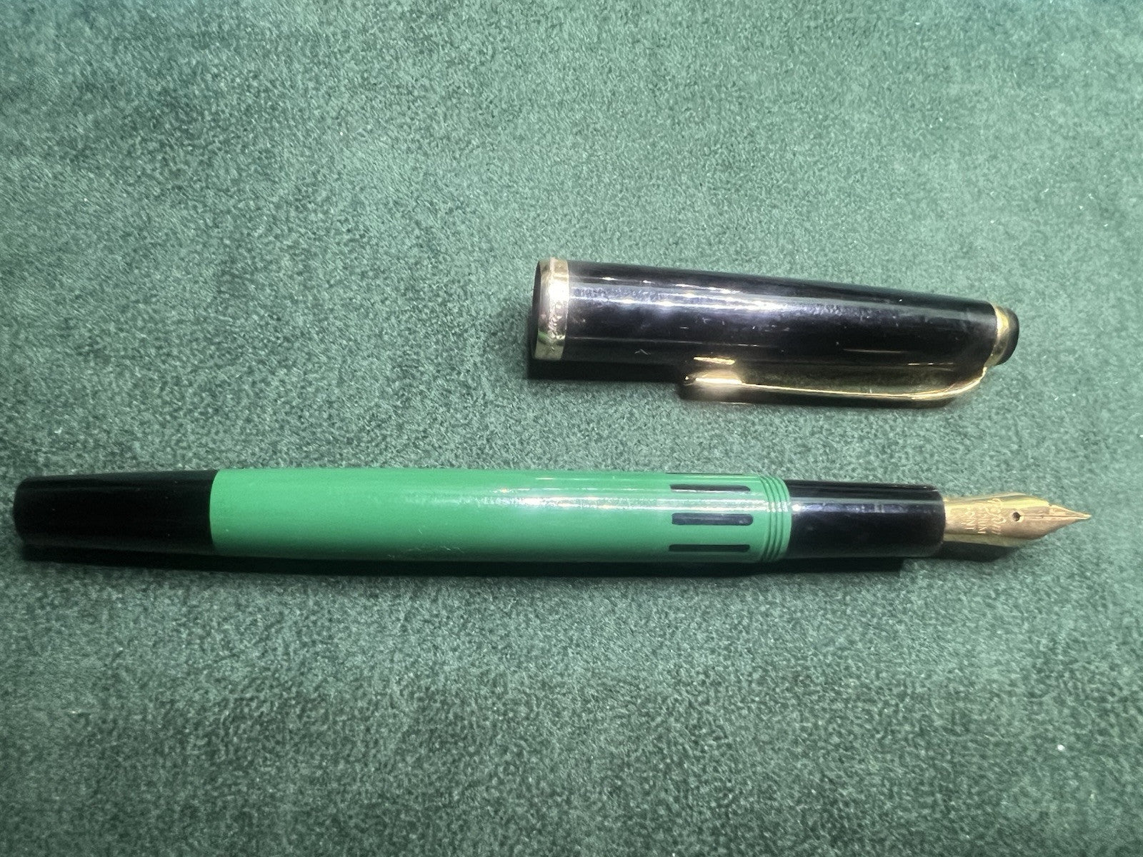 🔴 REFORM penna stilografica verde nera a pistone pennino M scrive vintage
