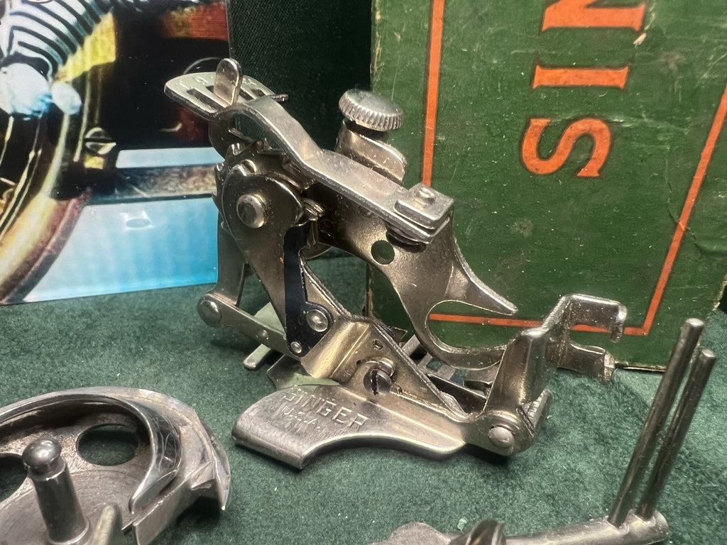 Singer Sewing Machines Accessories 1600809 with Box Lube Vintage